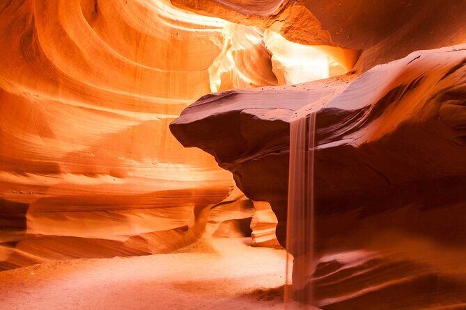 4-Day Las Vegas Grand Canyon Antelope Canyon Tour from SF - San Francisco to Las Vegas: a night of lights before the desert starts