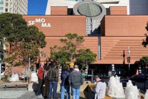 Downtown San Francisco Architecture & Public Art Tour - Stop 1 in downtown: architecture you can read street-level