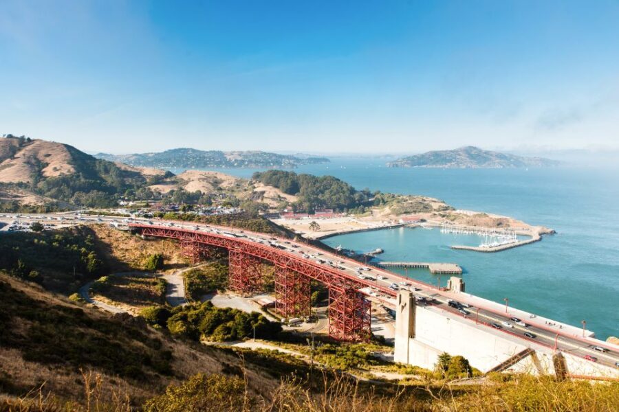From San Francisco: Guided Tour to Muir Woods - Sausalito in 45 minutes: boutiques, cafés, and seafood at the waterfront