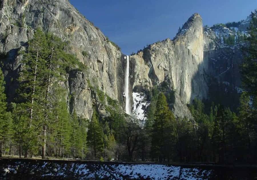 From San Jose:Enchanted Full Day Yosemite National Park Tour - Yosemite Falls hour: focus on the waterfall and your footing