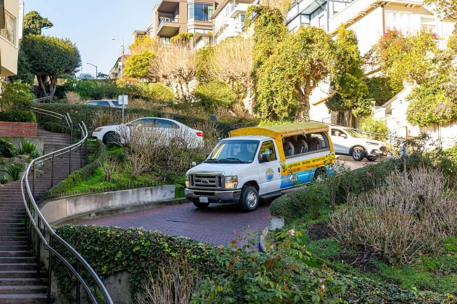 Lombard Leap: Lombard Street, Coit Tower and Chinatown Tour - Lombard Street the right way: physically driven down the crooked stretch