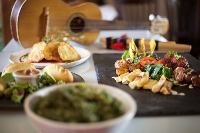 North Beach Food Tasting and Cultural Walking Tour - Stop 3: Mona Lisa Restaurant and the Italian comfort-food mix