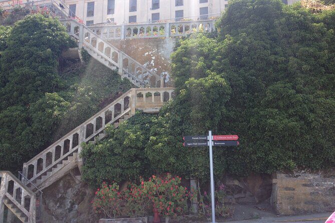 Official Alcatraz Tour Ticket with Ferry Rides From Pier 33 - The 45-Minute English Audio Tour: Choosing the Right Way to Listen