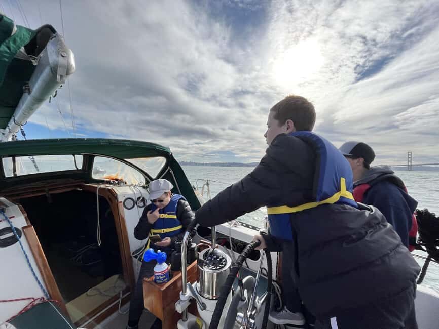 SAN FRANCISCO: (2hr) Interactive Sailing Experience - San Francisco waterfront cruising: city views with real depth