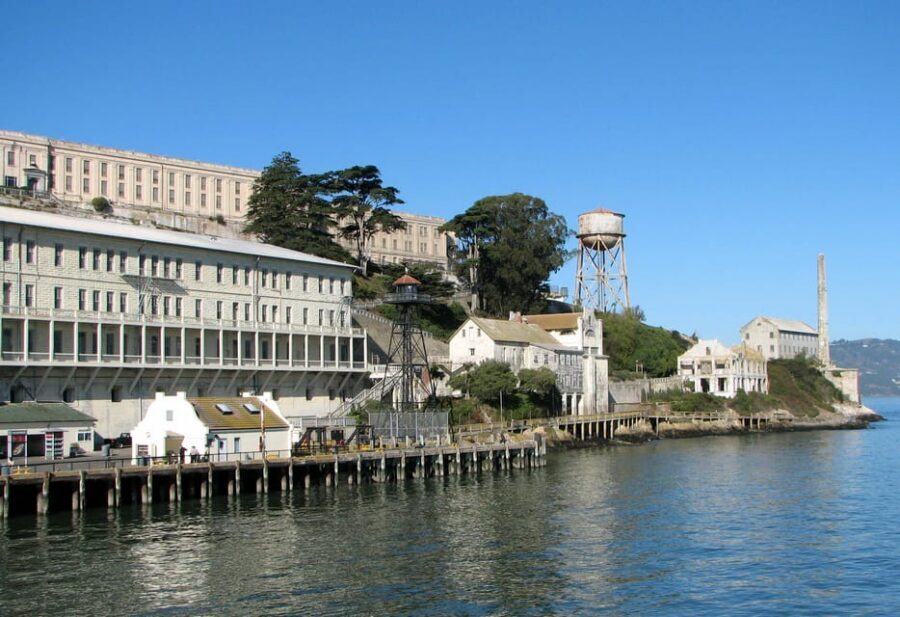 San Francisco: Alcatraz Island & Chinatown Walking Tour - The ferry ride to Alcatraz: 30 minutes of views and easy forward motion