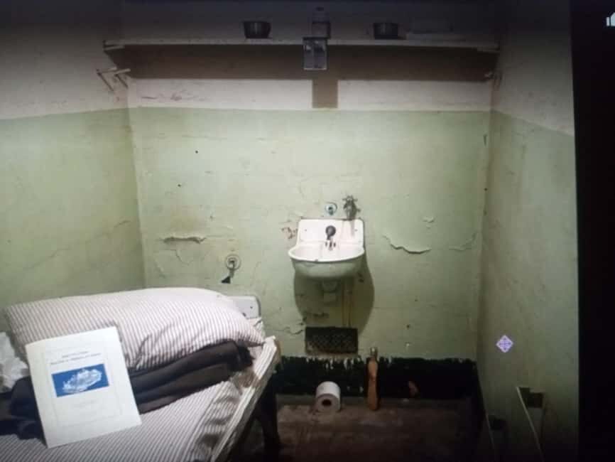 San Francisco: Alcatraz Island Tour with 1 Hour Bike Rental - Alcatraz Island: Doing Time Audio and the Main Prison Walk