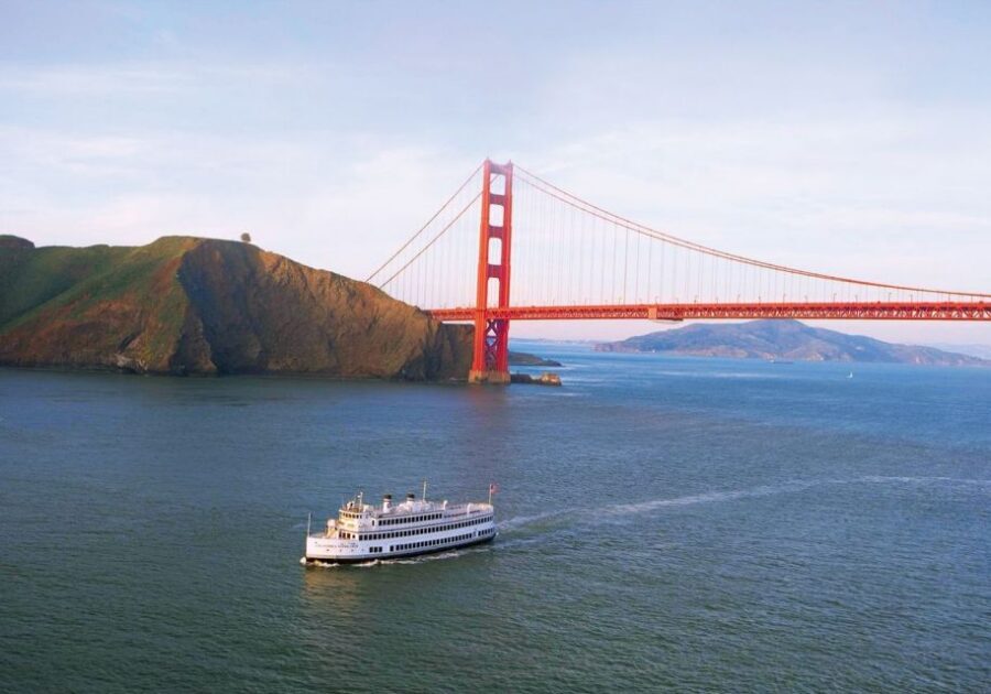 San Francisco: Christmas Day Buffet Brunch or Dinner Cruise - The holiday meal: chef-prepared food, buffet style, and what to expect