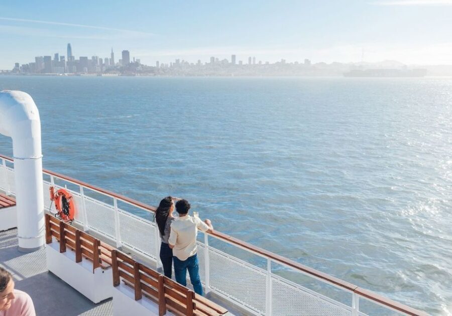 San Francisco: Christmas Day Buffet Brunch or Dinner Cruise - Brunch vs dinner: what you get and what you don’t