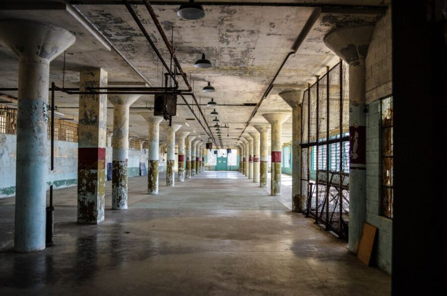 San Francisco: City Highlights Tour with Alcatraz Ferry - Neighborhoods You’ll Drive Through (and What to Look For)