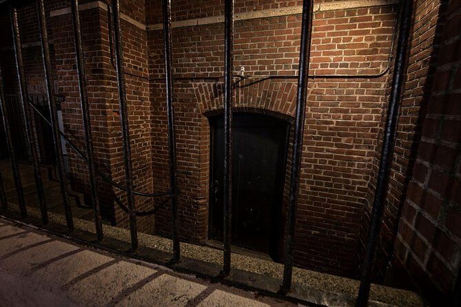 San Francisco Ghost Tours: Gold and Ghouls Tour - Stop 4: Pacific Union Club’s closed doors and the original owner haunting