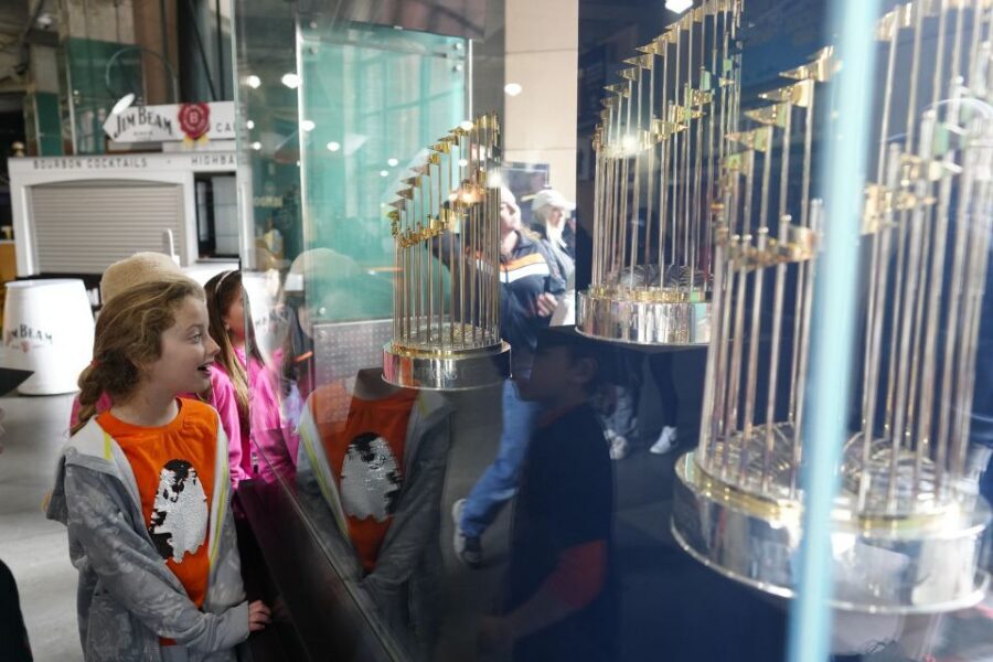 San Francisco: Giants Oracle Park Ballpark Tour - The 90-minute rhythm: how the tour keeps moving