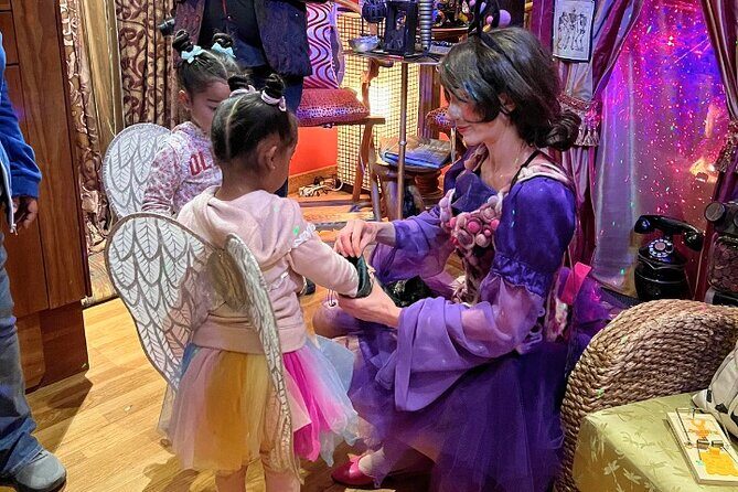San Francisco Gregangelo Museum - Immersive Kids' Tour - Getting started at the Gregangelo Museum with Jinx and her muse