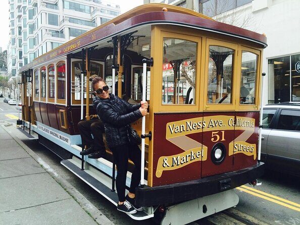 San Francisco: Half-Day Tour by Cable Car & Foot - Meeting the guide at the Embarcadero cable car station