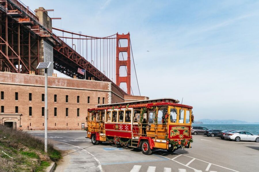 San Francisco: Movie Filming Locations Bus Tour - Quick hits