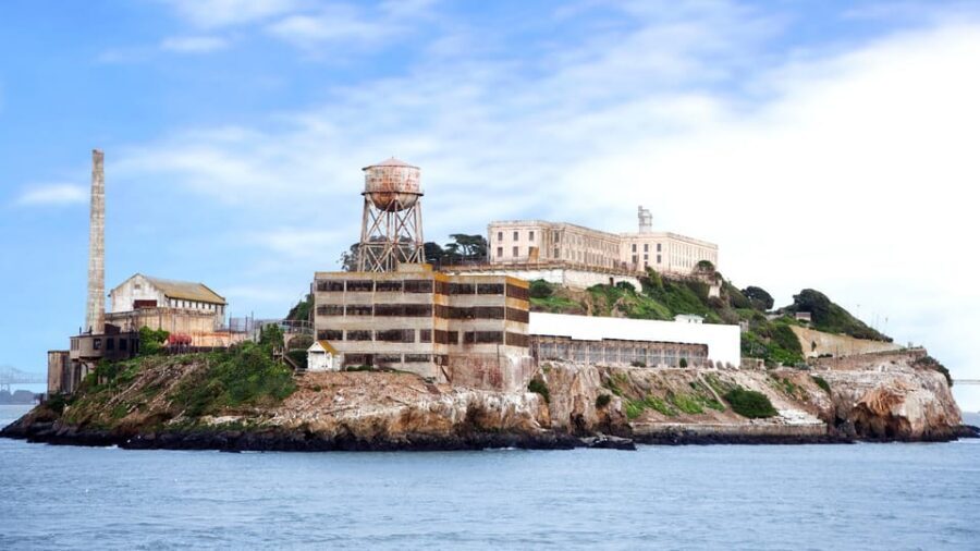 San Francisco: Muir Woods, Sausalito, & Alcatraz Night Tour - The night ferry to Alcatraz: live narration plus a less-common route