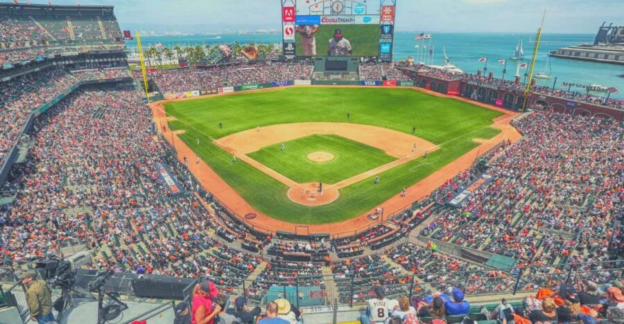 San Francisco: San Francisco Giants Baseball Game Ticket - Getting In Fast With Your Oracle Park Mobile QR Ticket