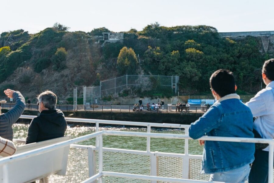 San Francisco: Skip-the-Line Escape from The Rock Bay Cruise - The stories on board: criminals, escapes, and Bay Area history