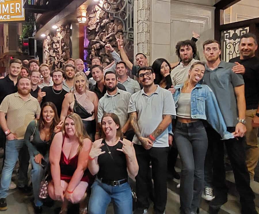 SF Pub Crawl and Clubbing Experience - The Social Part: How the Global Crowd Changes the Experience
