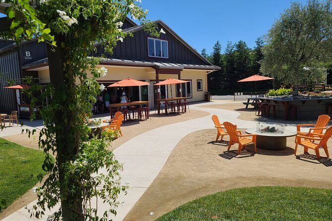 Sonoma Wine Tour with 2 Tastings Included Small-Group Half Day - Sonoma Plaza: history break, then a lunch choice